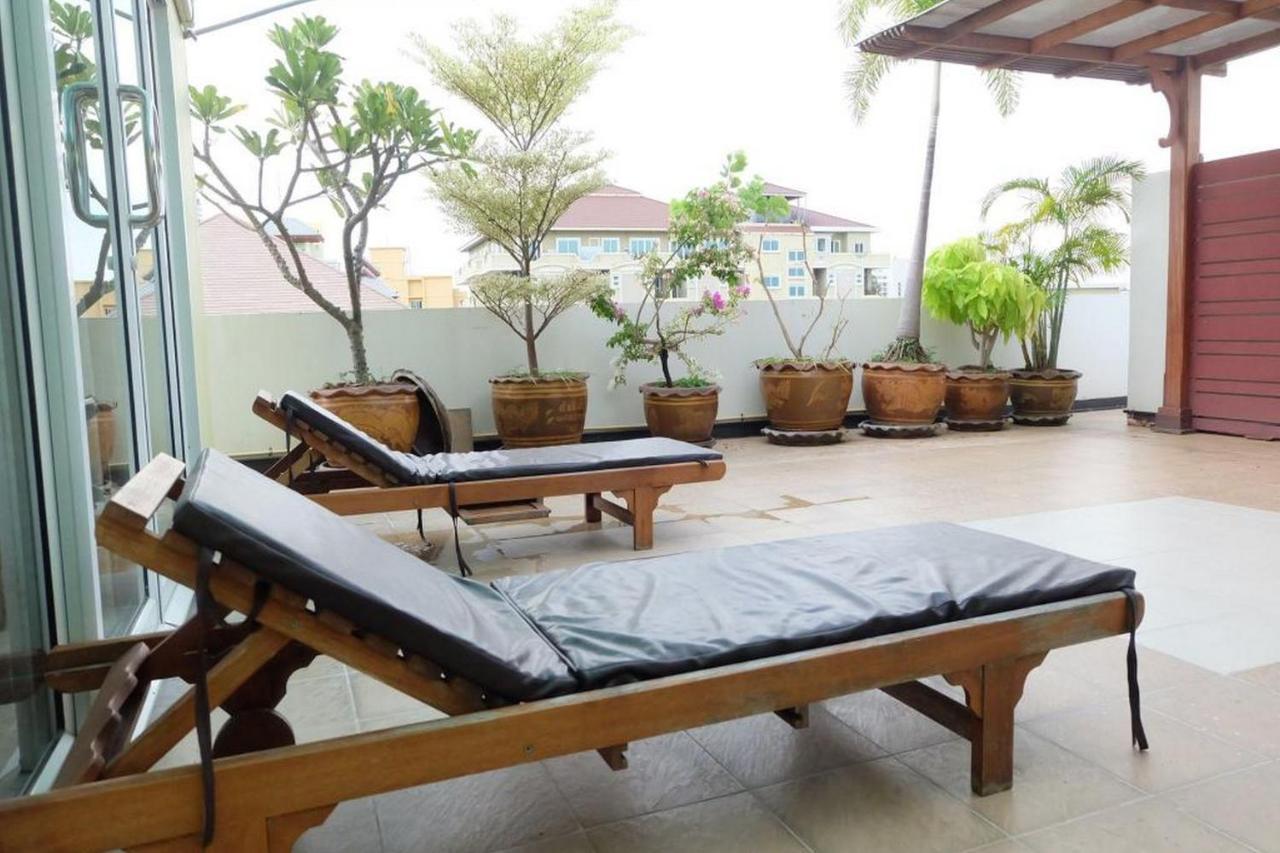 Oyo 1097 Thep Apartment Pattaya Exteriör bild