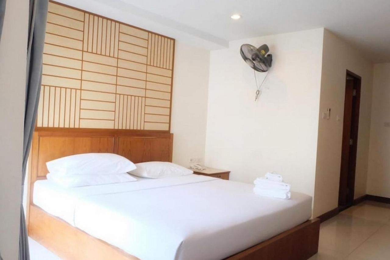 Oyo 1097 Thep Apartment Pattaya Exteriör bild