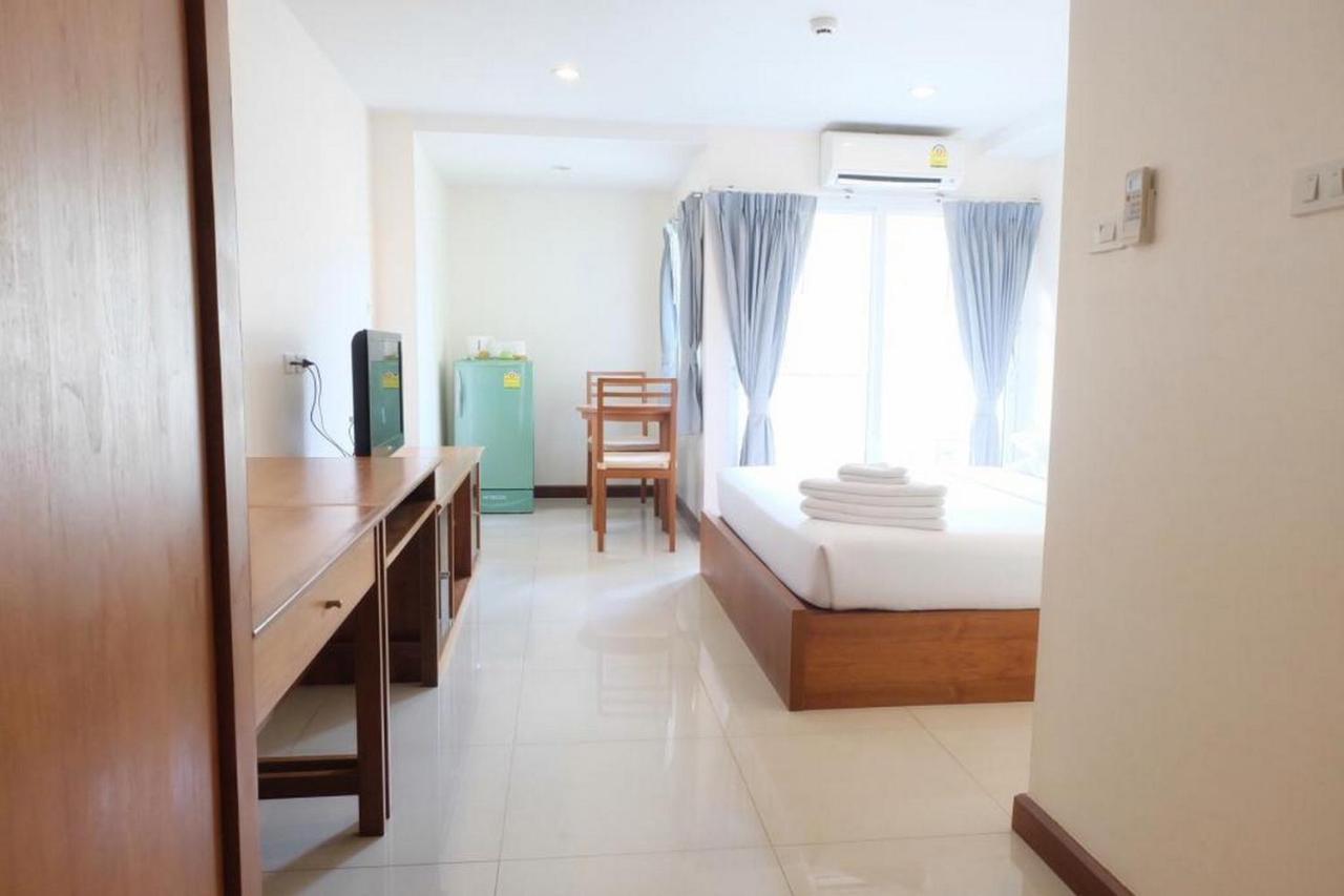 Oyo 1097 Thep Apartment Pattaya Exteriör bild
