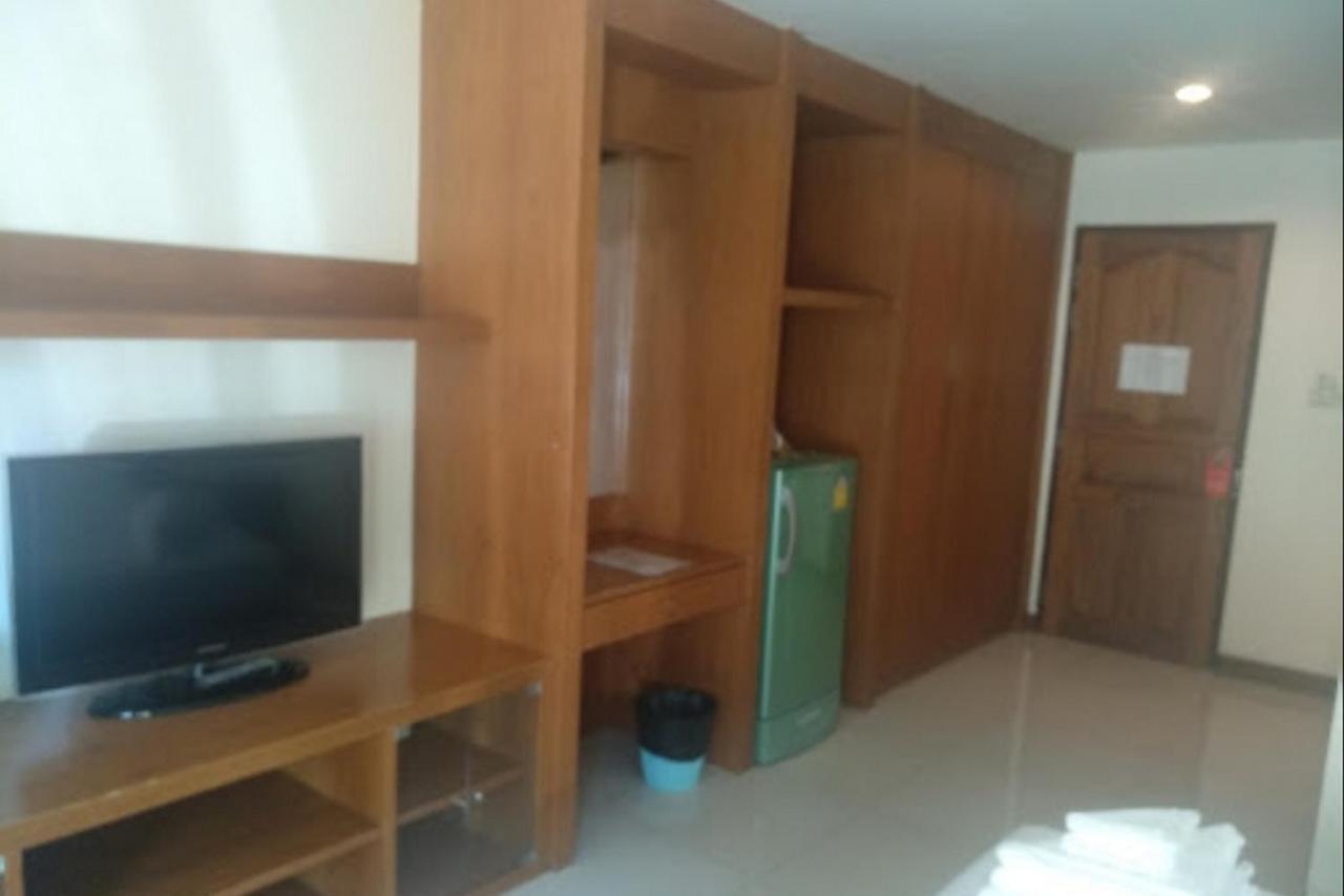 Oyo 1097 Thep Apartment Pattaya Exteriör bild